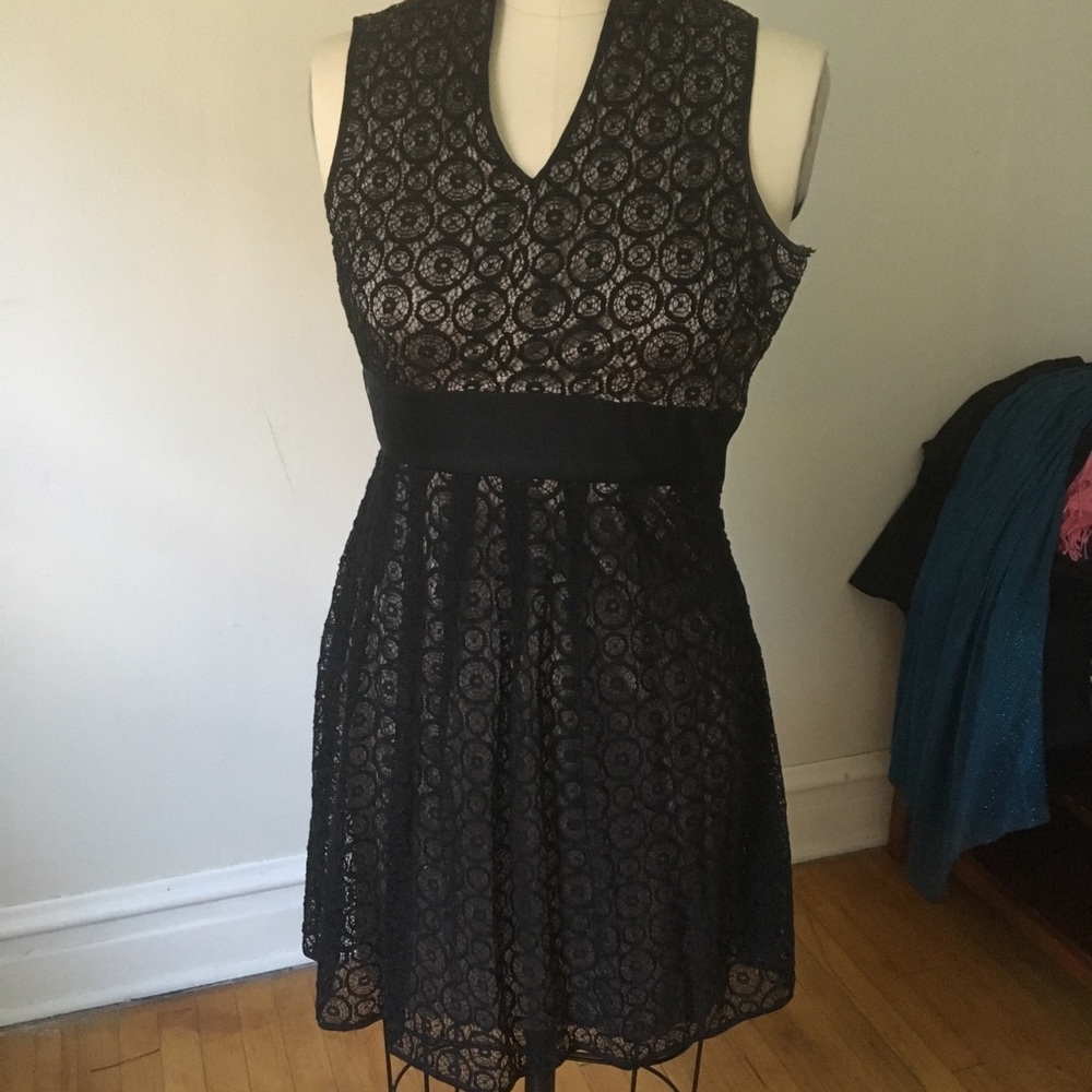 Sleeveless Black Lacy Dress with Champagne